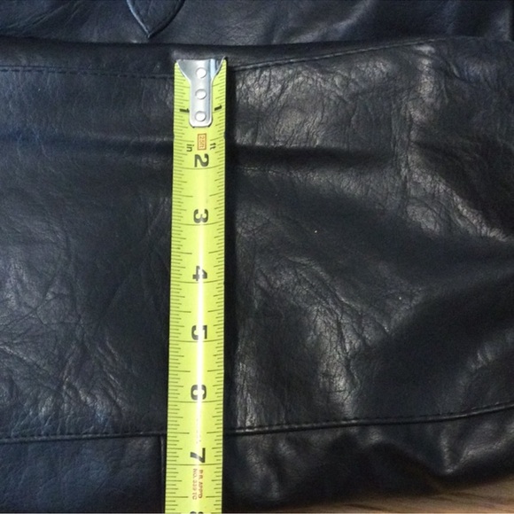 L E CLUB L C SPORTS Black Leather Duffel Bag Unisex - Picture 8 of 12